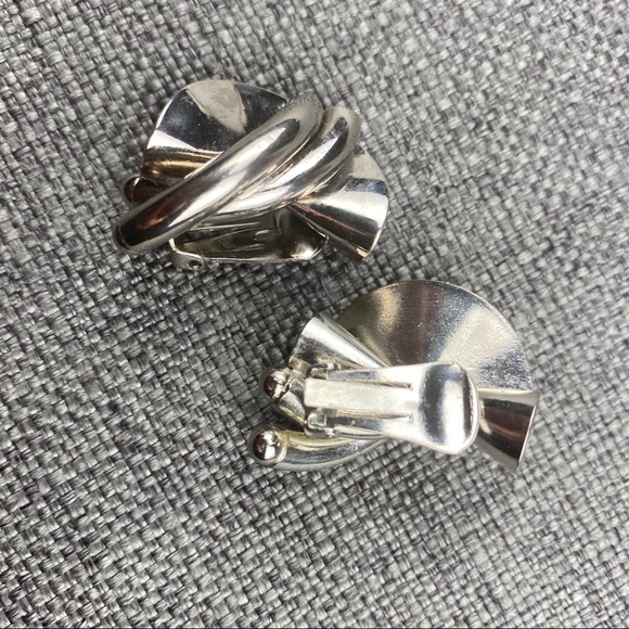 Vintage Silver Abstract Shape Clip On Earrings - Picture 5 of 6
